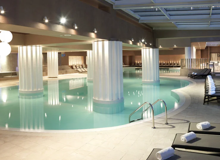 Goście LifeClass Hotelu Riviera mogą skorzystać z krytych i odkrytych basenów