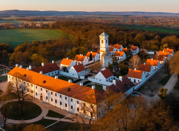 Atrakcje okolicy: klasztor kamedułów w Majk