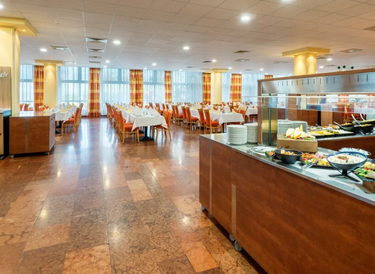 Śniadania są podawane w formie bufetu