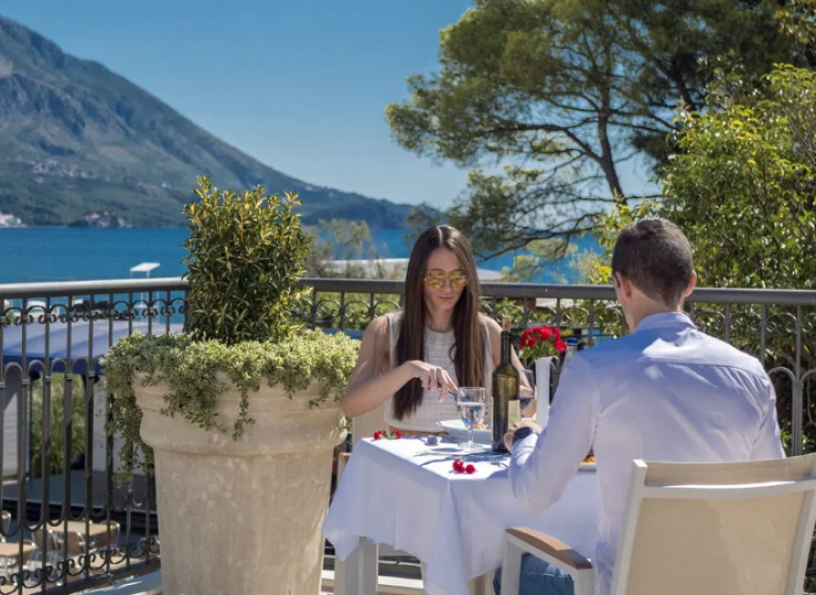Hotel oferuje komfortowe warunki, smaczne jedzenie i piękne widoki