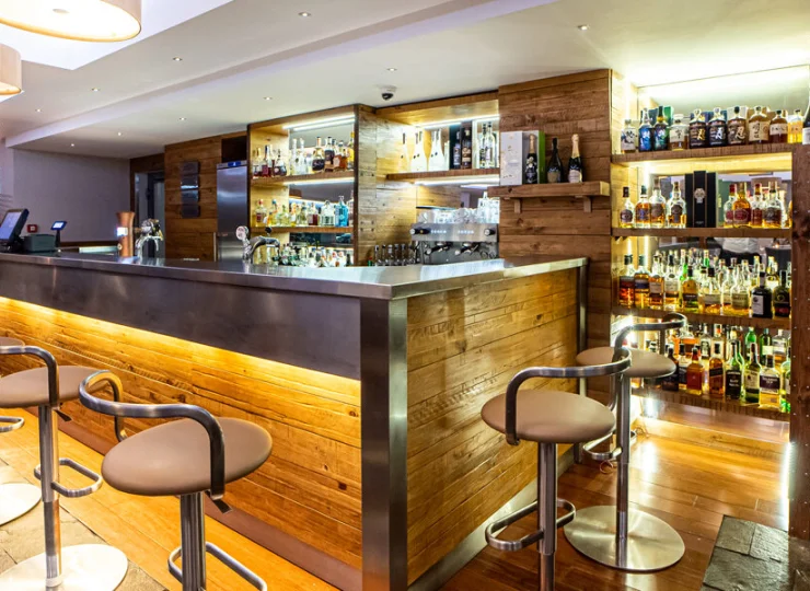 W restauracji jest także drink bar z szerokim wyborem trunków