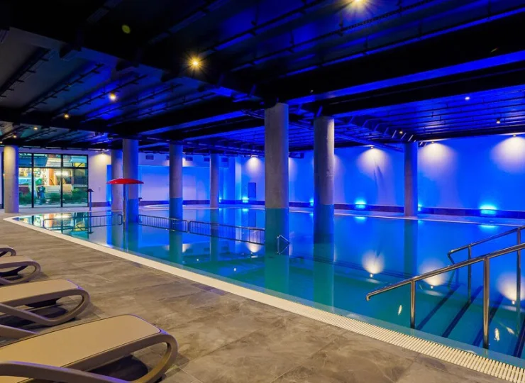 Resort Król Plaza dysponuje nowoczesną strefą basenową