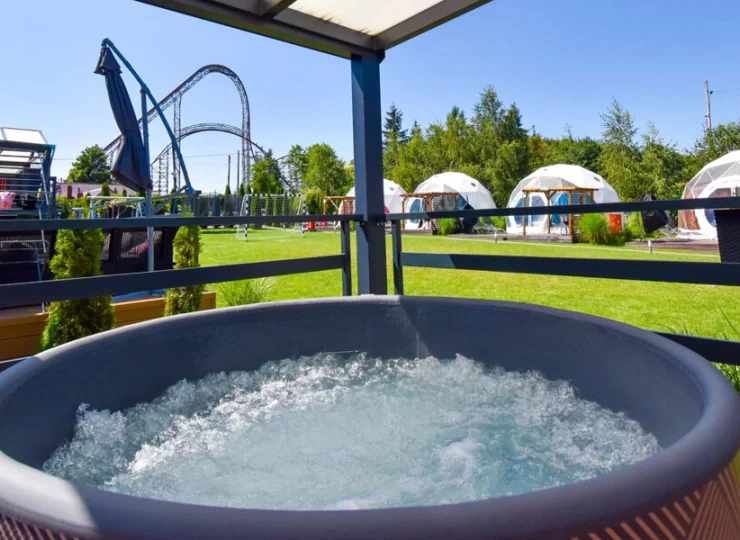 Z tutejszego jacuzzi widać rollercoastery