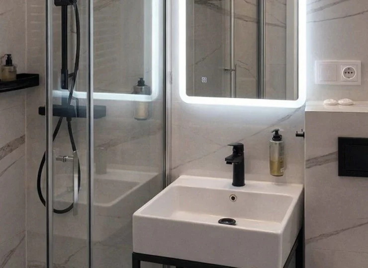 Nowoczesna łazienka pokoju rodzinnego 2+1