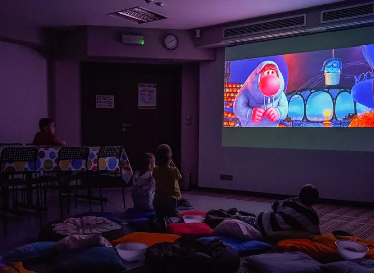 Dla dzieci organizowane są seanse filmowe