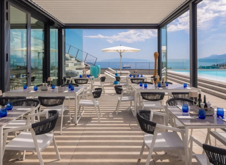 Widoki z tarasu restauracji są niezwykle przyjemne