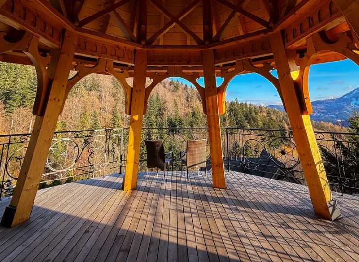 Na przykład ze specjalnego, ogólnodostępnego tarasu