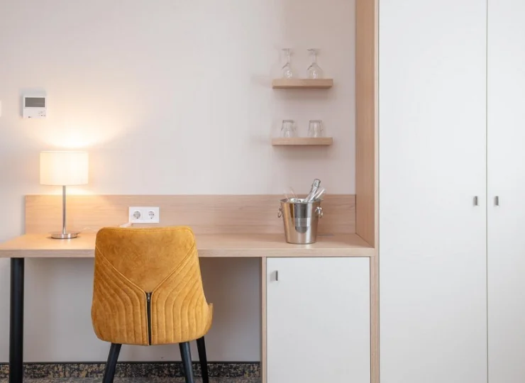 Pokoje są nowocześnie urządzone