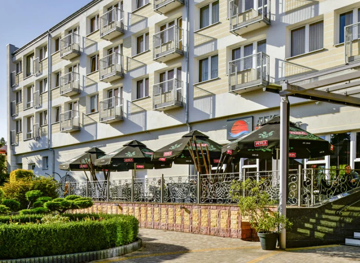 Obiekt jest usytuowany w spokojnej i zielonej okolicy