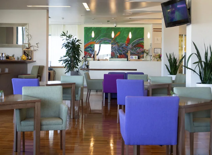 W resorcie można korzystać z dwóch restauracji i 2 barów