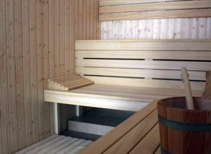 Goście mogą korzystać także ze strefy wellness, w tym sauny i jacuzzi