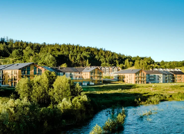 Resort położony nad jeziorem pozwala zapomnieć o zgiełku miasta
