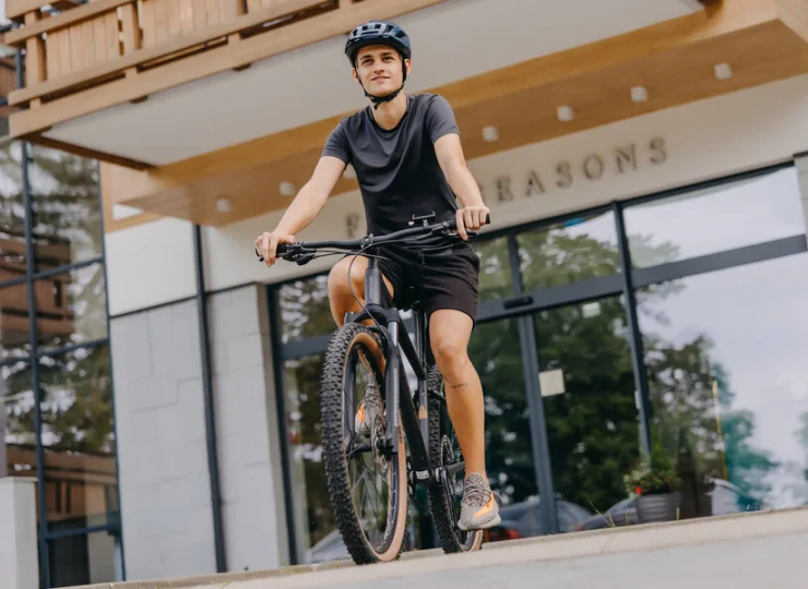 W Five Seasons jest przechowalnia rowerów i możliwość ich ładowania