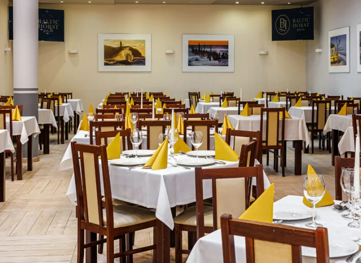 Restauracja jest przestronna i mieści wszystkich gości