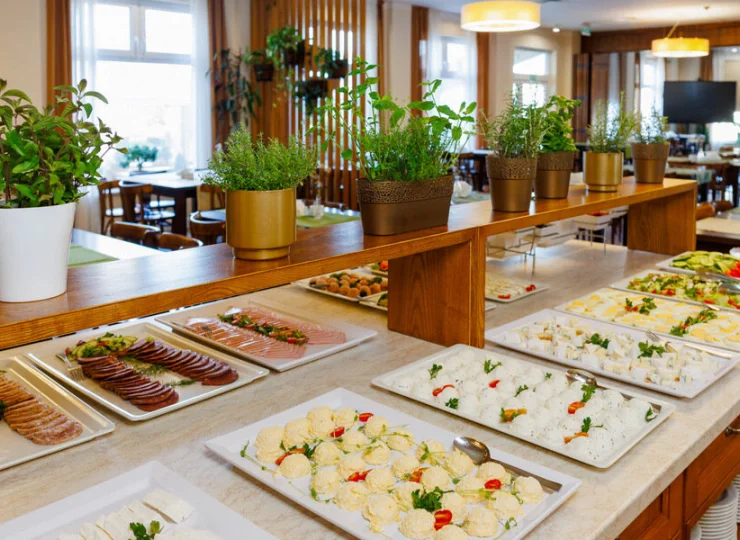Śniadania są podawane w formie bufetu