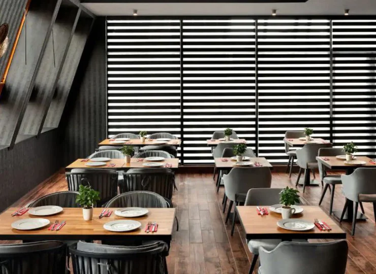Hotelowa restauracja jest nowoczesna i stylowa