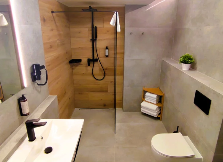 Apartamenty mają nowoczesne łazienki