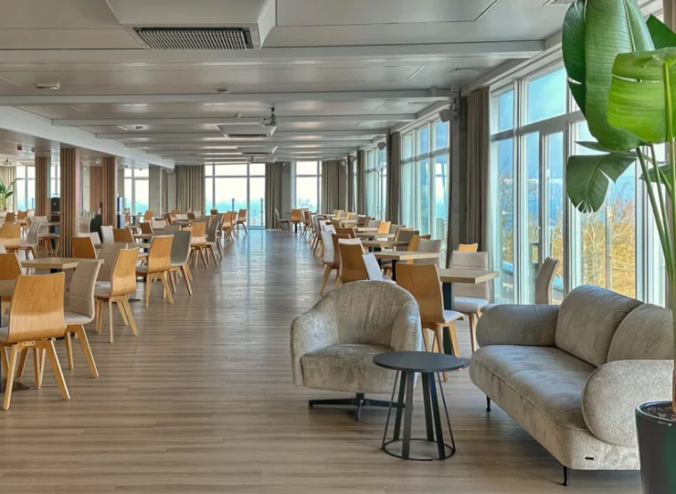 Restauracja znajduje się w pobliskim budynku Resort Król Plaza