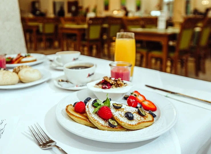 Sala restauracyjna jest przestronna