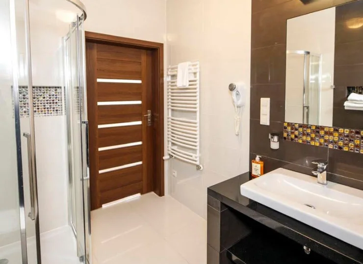 Każdy pokój ma własną łazienkę z prysznicem