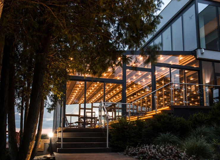 Pokoje mieszczą się w wygodnym budynku hotelowym