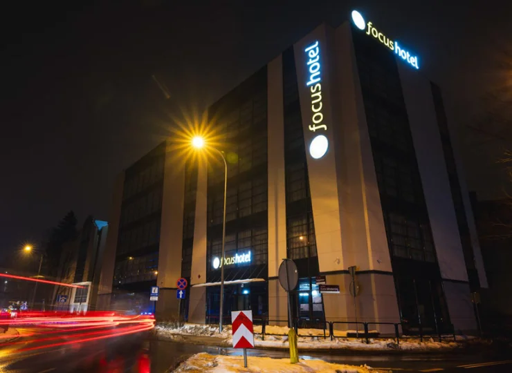Hotel jest dogodnie zlokalizowany w Śródmieściu – blisko Starego Miasta i plaży