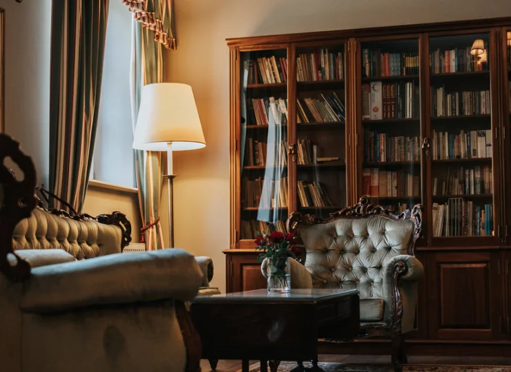 Wnętrza dworu zachwycają miłośników wnętrz vintage