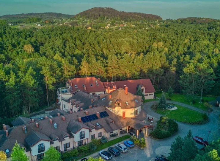 Hotel Centuria w Ogrodzieńcu na Jurze Krakowsko-Częstochowskiej