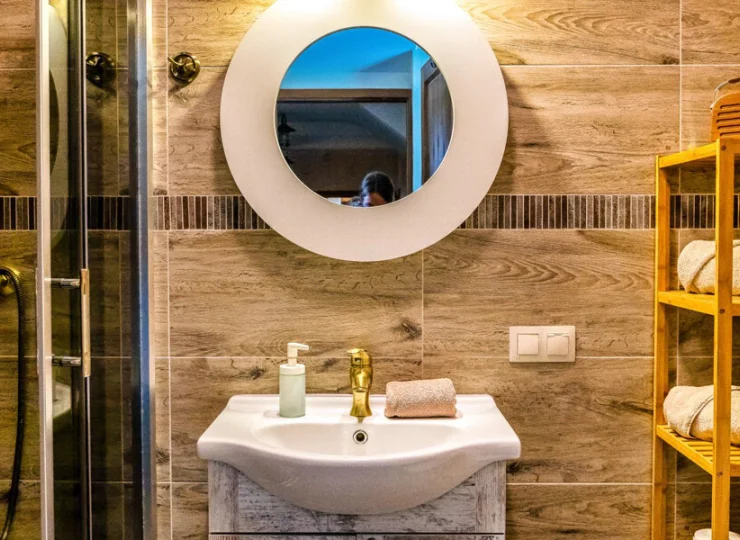 Przytulna łazienka Apartamentu Premium z tarasem i kuchnią