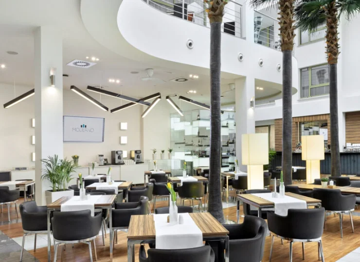 Hotel szczyci się restauracją, która stanowi dobre miejsce spotkań
