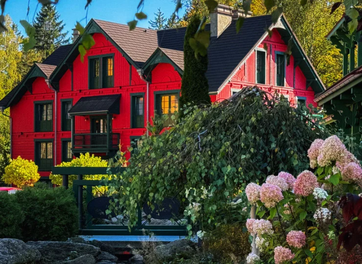 Karkonoska roślinność znajduje się za progiem willi