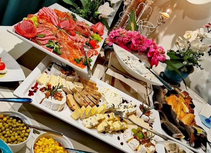 Menu opiera się na daniach kuchni polskiej i międzynarodowej