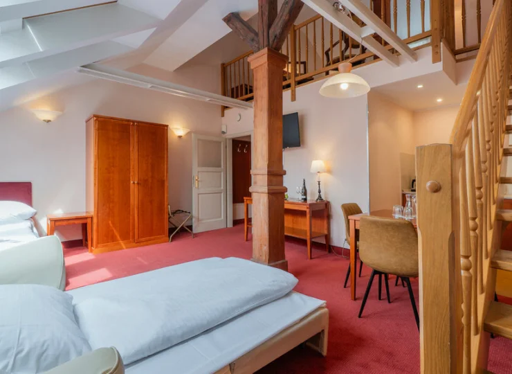 Apartament rodzinny jest dwupoziomowy