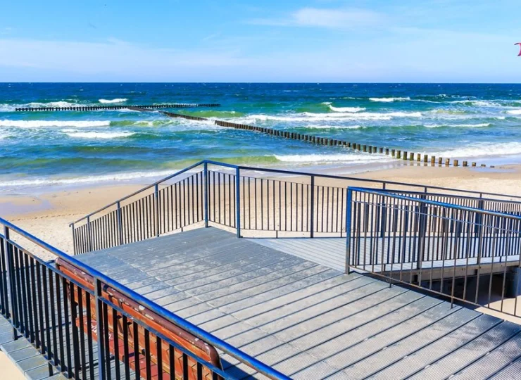 Obiekt mieści się kilka minut spacerem od wejścia na plażę