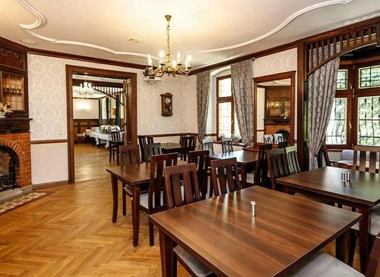 Dzięki kominkowi zabytkowe wnętrza są jeszcze przytulniejsze