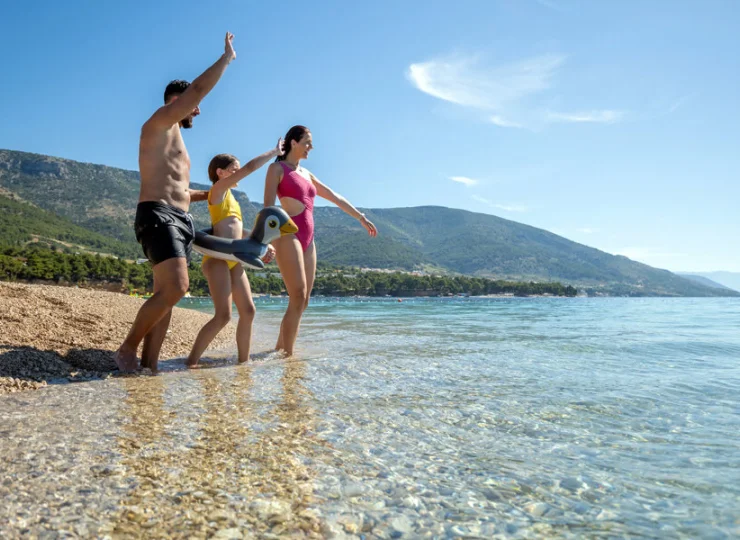 Goście chętnie korzystają też z tutejszej plaży