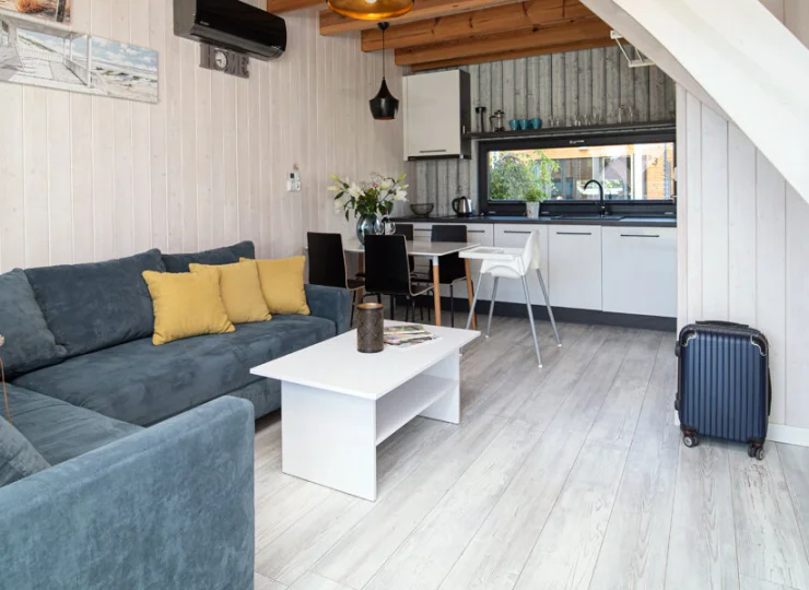 W aneksie kuchennym jest nawet zmywarka do naczyń