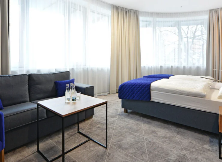 W pokoju familijnym jest dodatkowo zestaw do parzenia kawy i herbaty