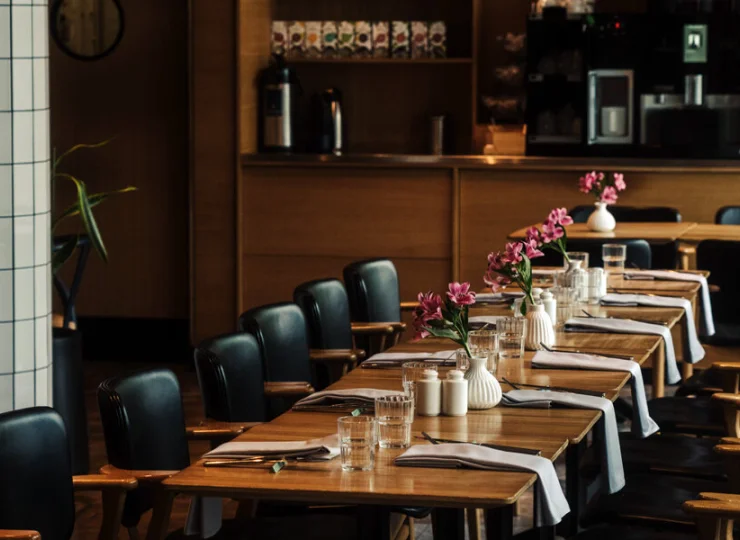  To także czas spędzony w hotelowych barach i restauracjach