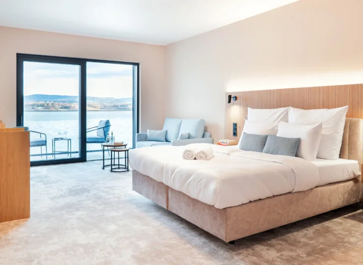 Na gości czekają tutaj przestronne apartamenty oraz pokoje hotelowe 4*