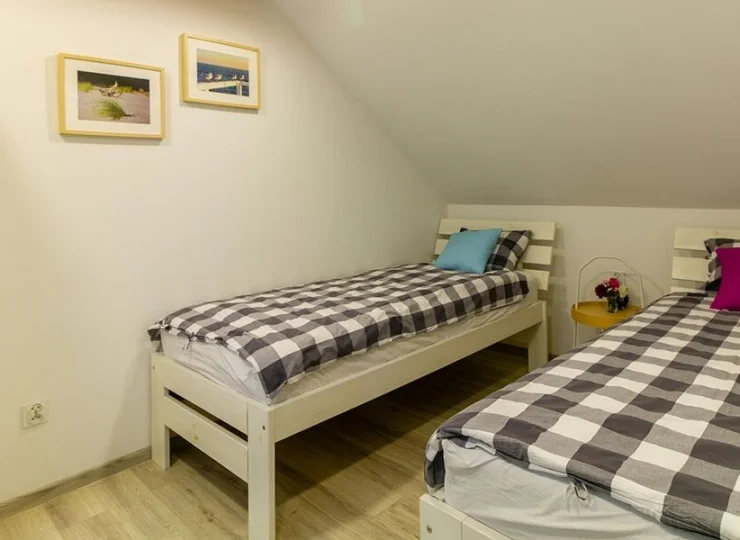 ...druga z dwoma łóżkami pojedynczymi