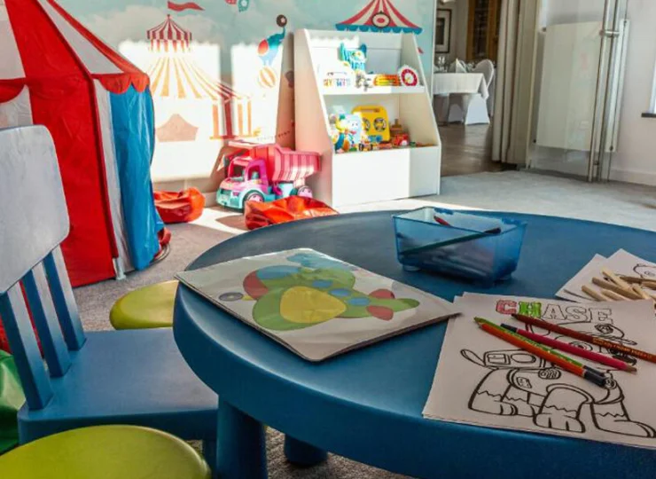 Na najmłodszych gości czeka sala zabaw i plac zabaw