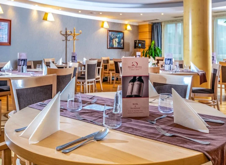 Restauracja hotelowa pomieści nawet 200 osób