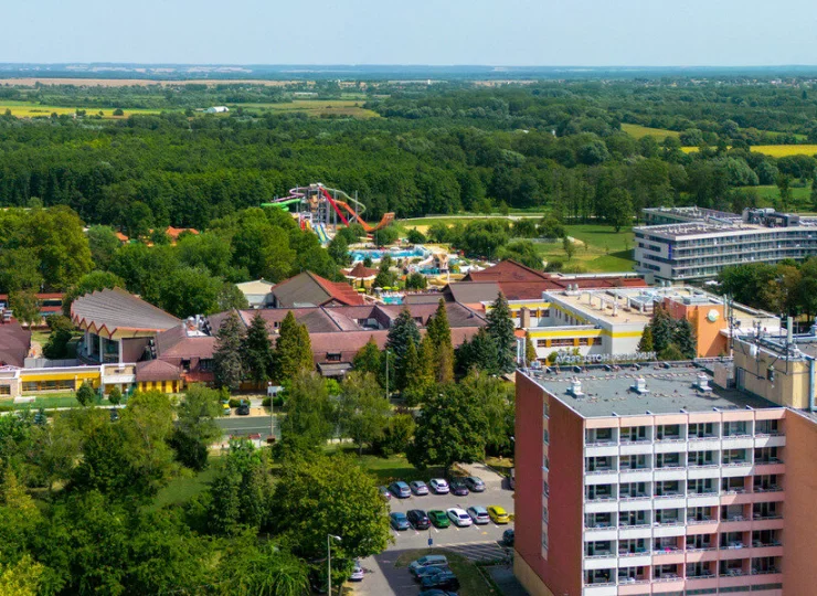 Hotel jest połączony z termami - wystarczy ubrać szlafrok!