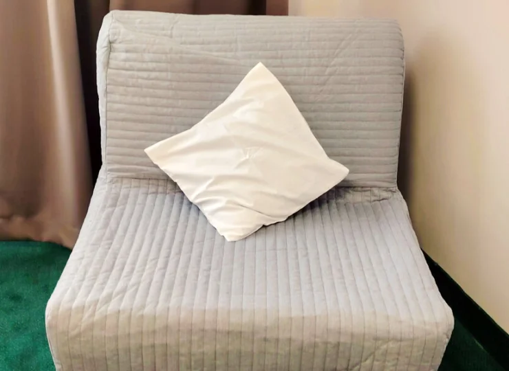 Czwarta osoba może spać na rozkładanym fotelu