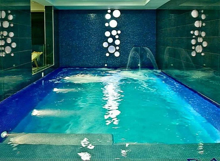 Hotel IN w Biograd na Moru z basenem