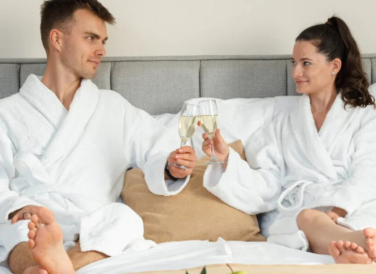 Dla gości przygotowano komfortowe pokoje