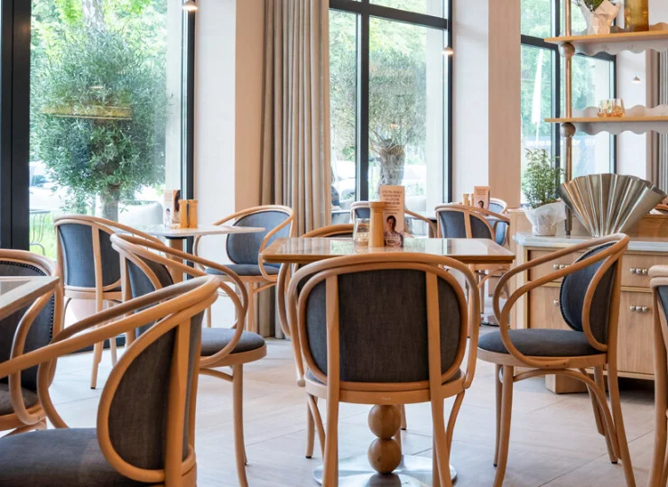 Wnętrza restauracji są stylowo zaaranżowane