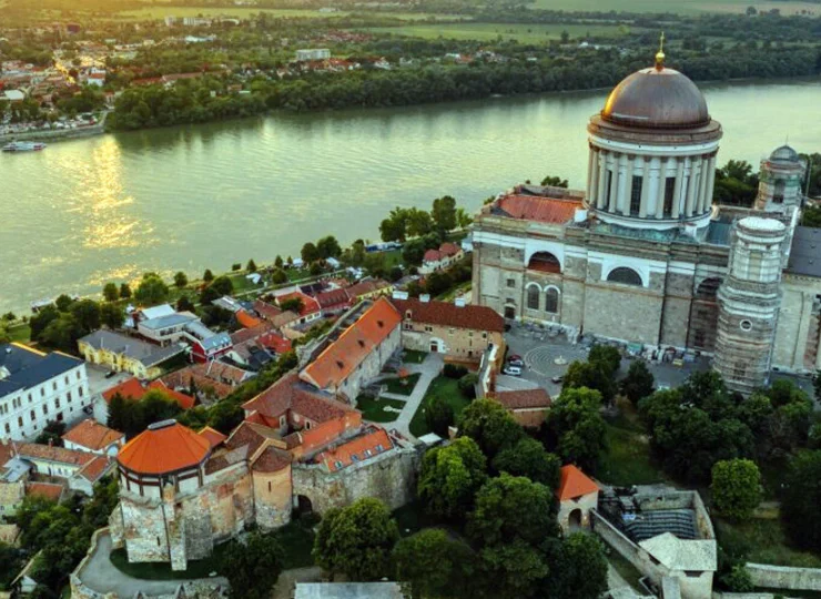 Położony nad Dunajem Esztergom to jedno z najstarszych miast na Węgrzech