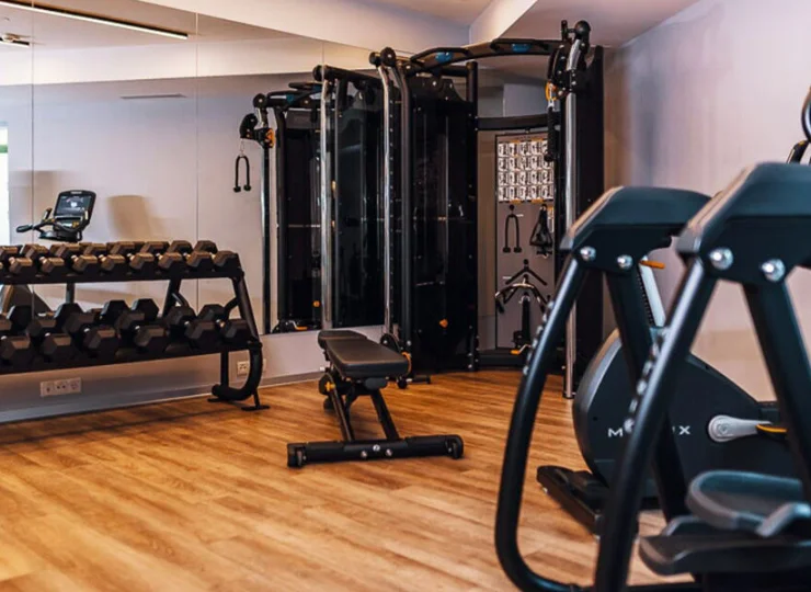 W obiekcie jest dostępna siłownia